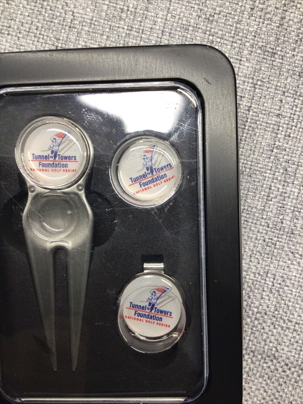 Set Of 3 Tunnel Tower Fundation National Golf Series Ball Markers - Picture 3 of 4